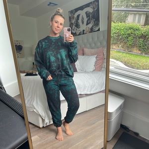 ONZIE SWEAT SHIRT AND PANTS S/M